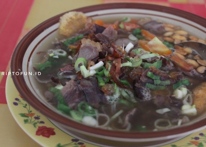 semangkuk bubur sop ayam cirebon