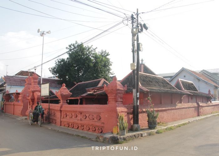 wisata religi masjid merah panjunan